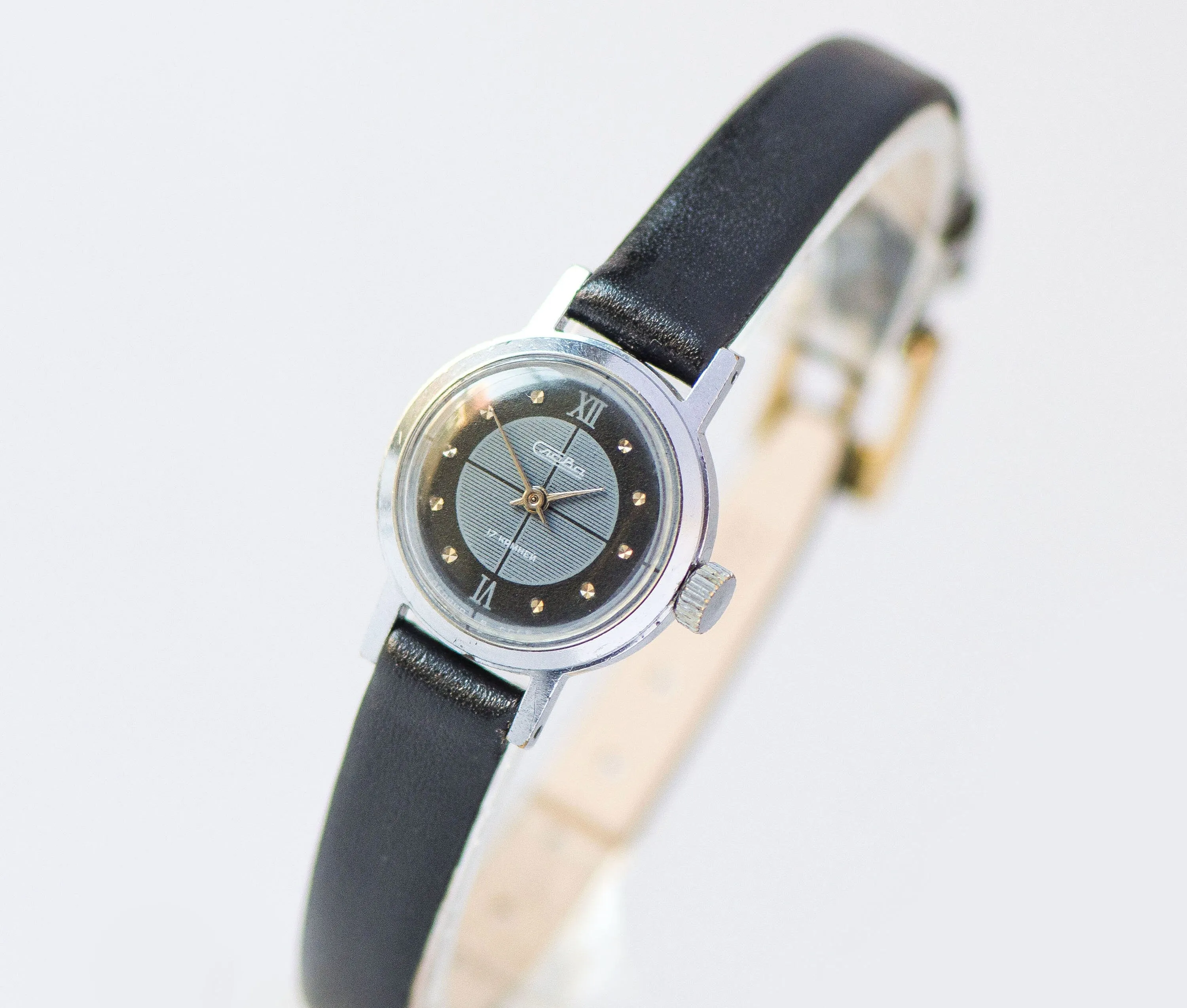 Grey black women's watch Glory, little women wristwatch silver shade, watch minimalist 90s, preppy girl watch, new genuine leather strap