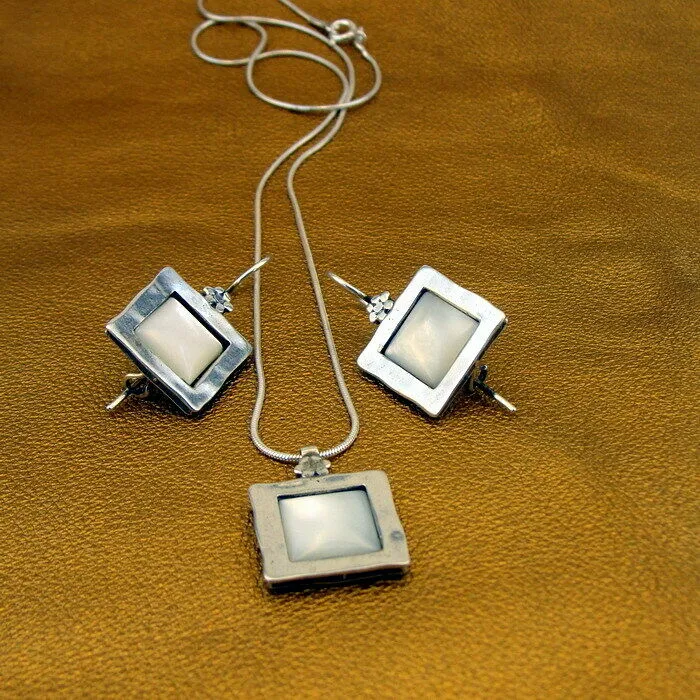 Hadar Designers earrings MOP mother of pearl sterling silver handmade art (ms) y