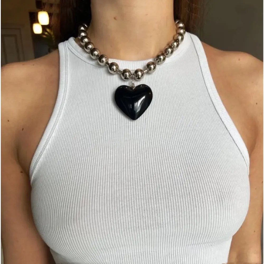 Heart Pendant Necklace in Elegant Metal Design