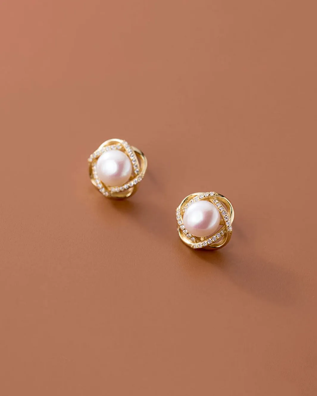 Jori Pearl Stud Earrings