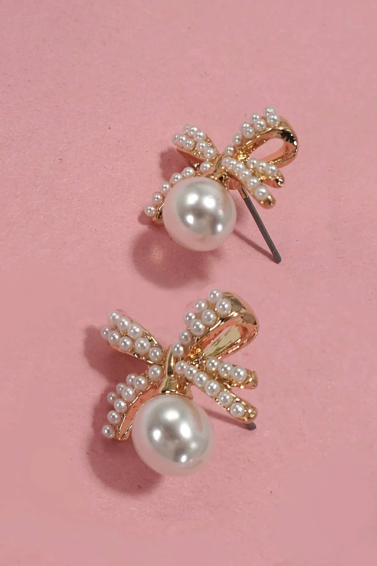 JOSSLYN by Wall to Wall - PEARL BOW STUD EARRINGS | 31E40103