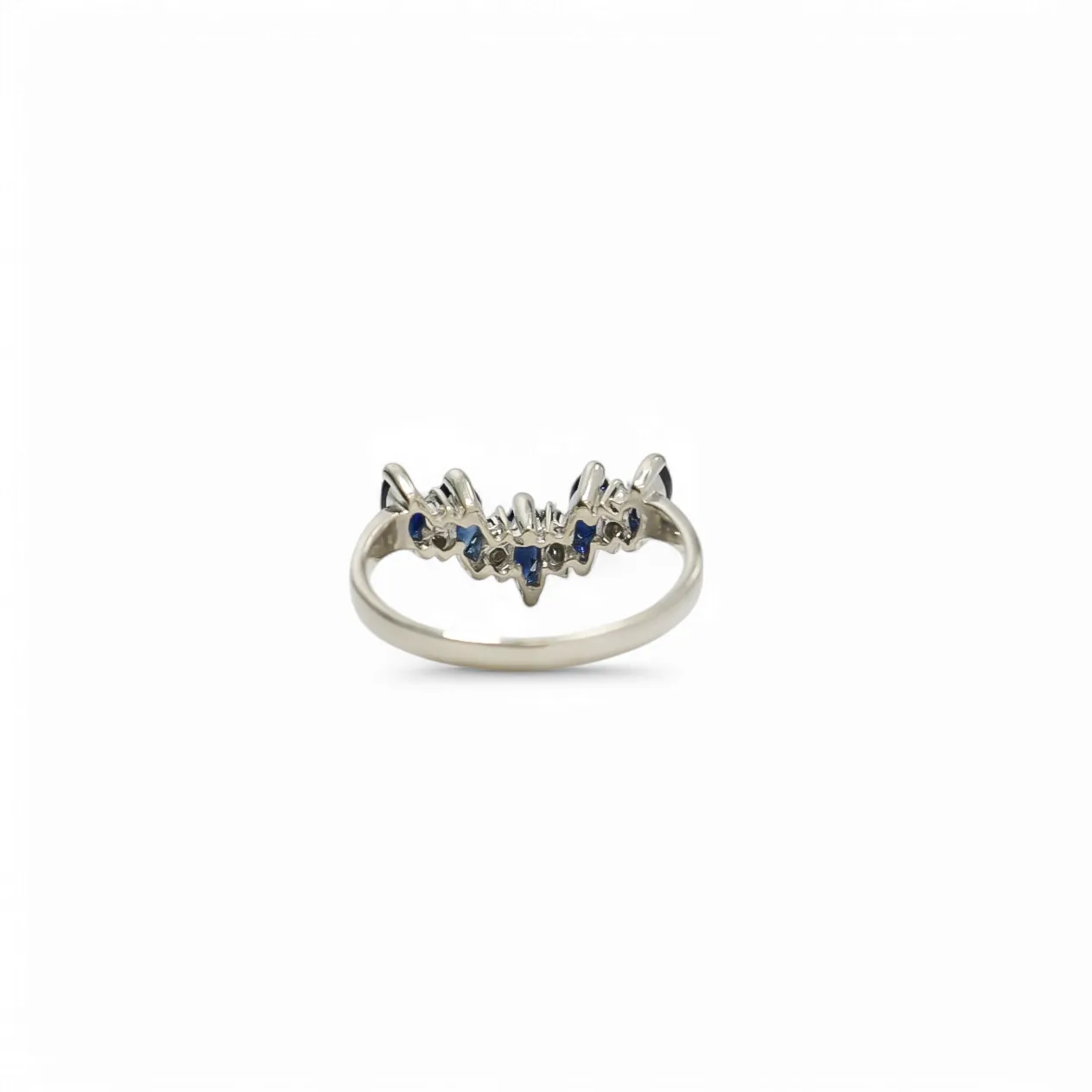 LADY'S RING WITH SAPPHIRE & DIAMOND STONES