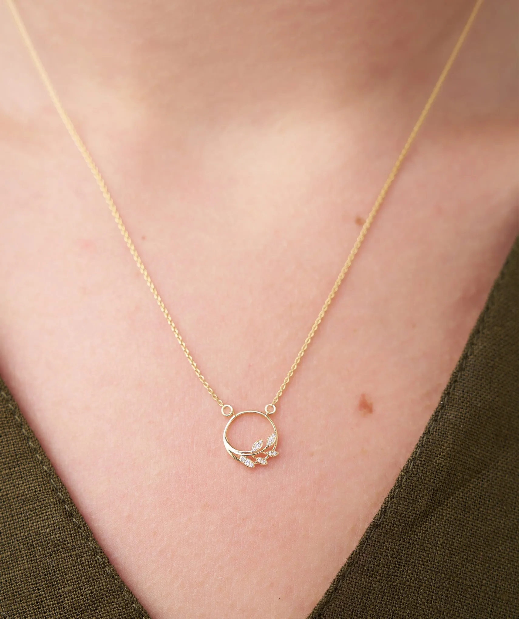 Leaf-Adorned Necklace