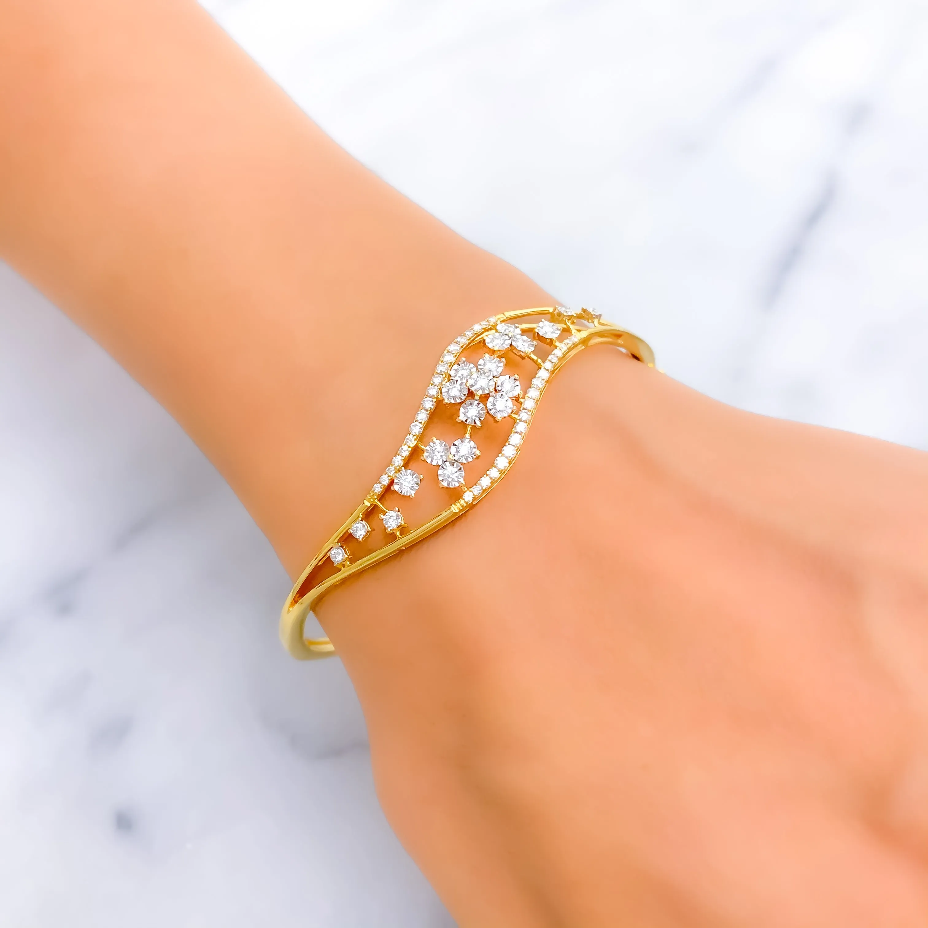 Luminescent Glimmering Diamond   18k Gold Bangle Bracelet