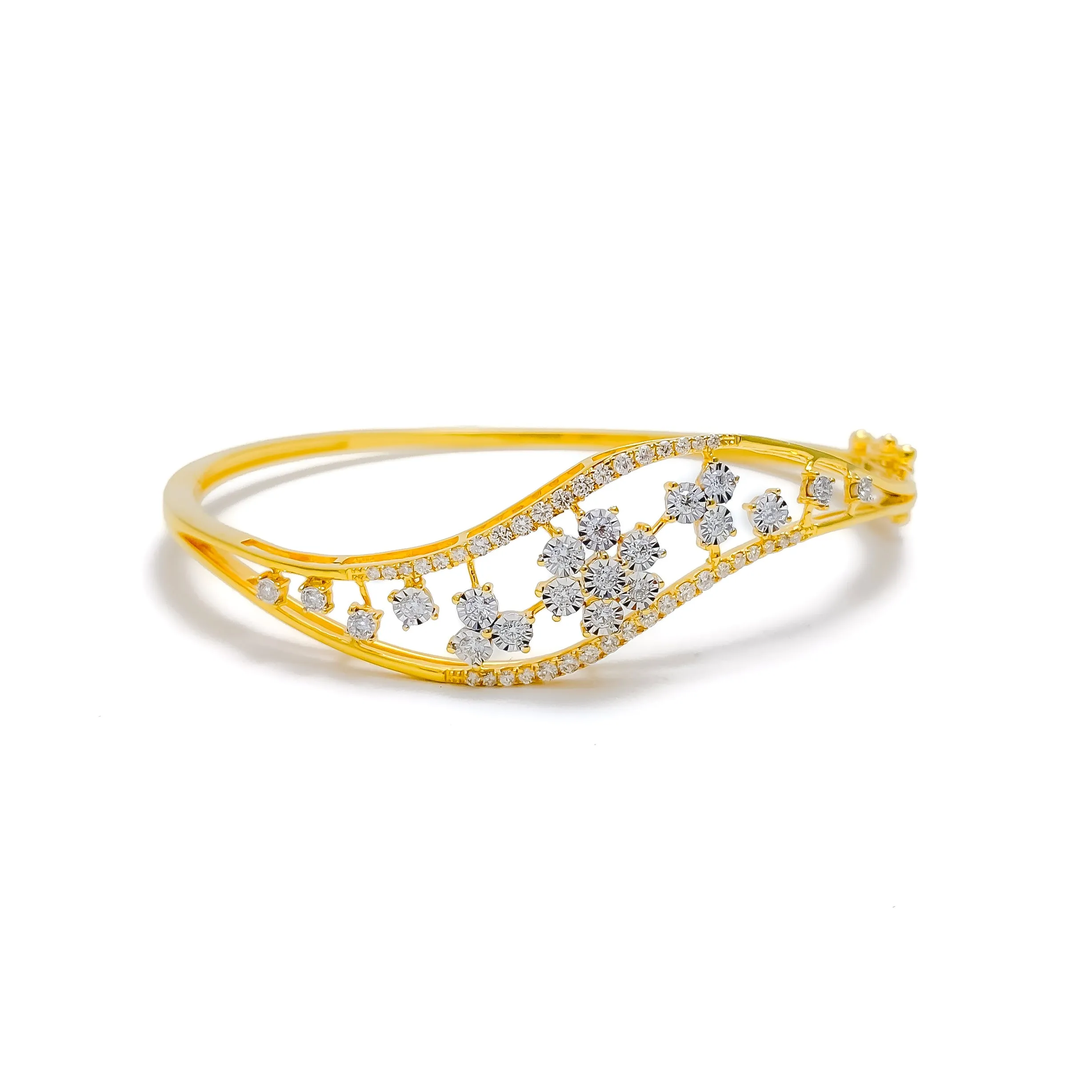 Luminescent Glimmering Diamond   18k Gold Bangle Bracelet