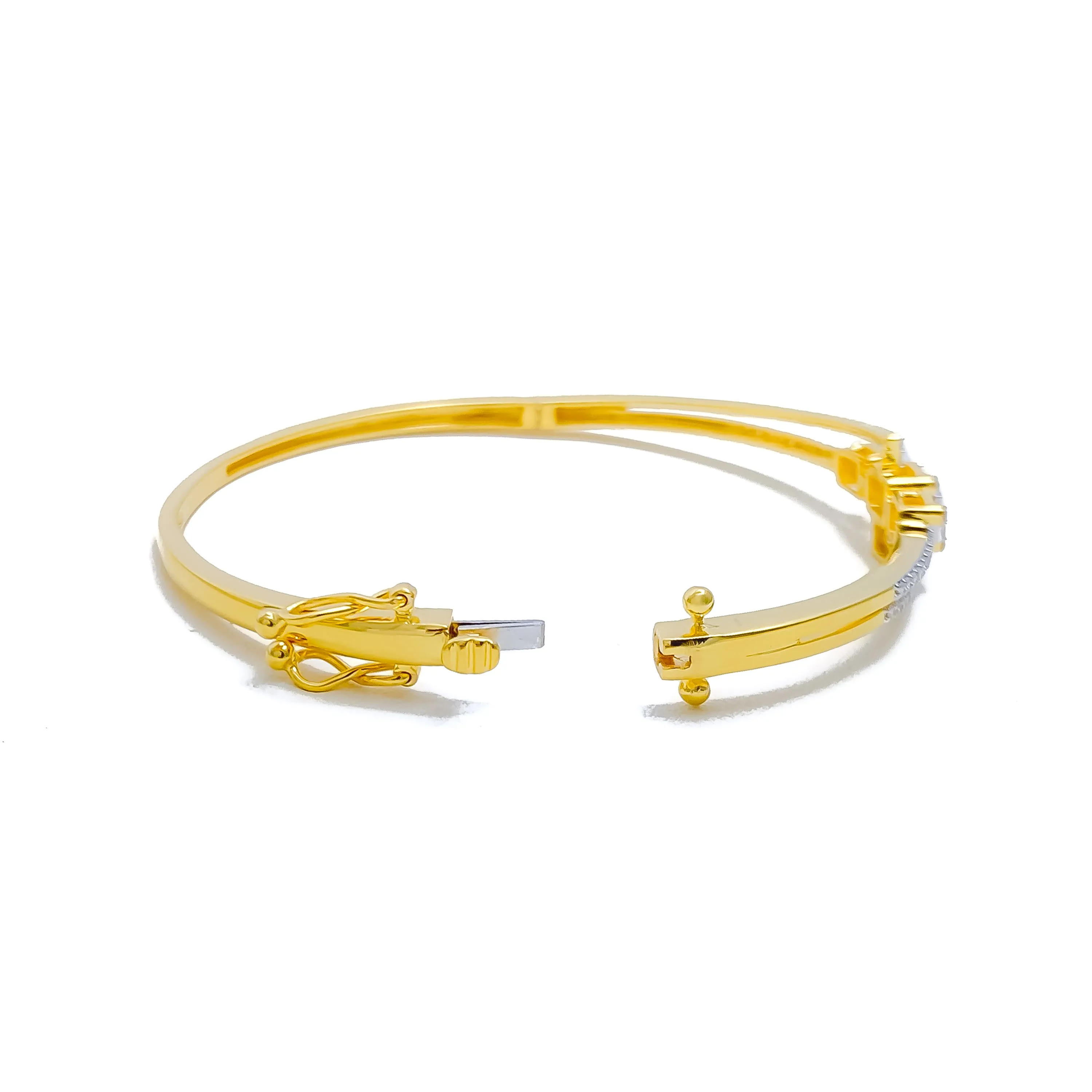 Majestic Glowing Diamond   18k Gold Bangle Bracelet