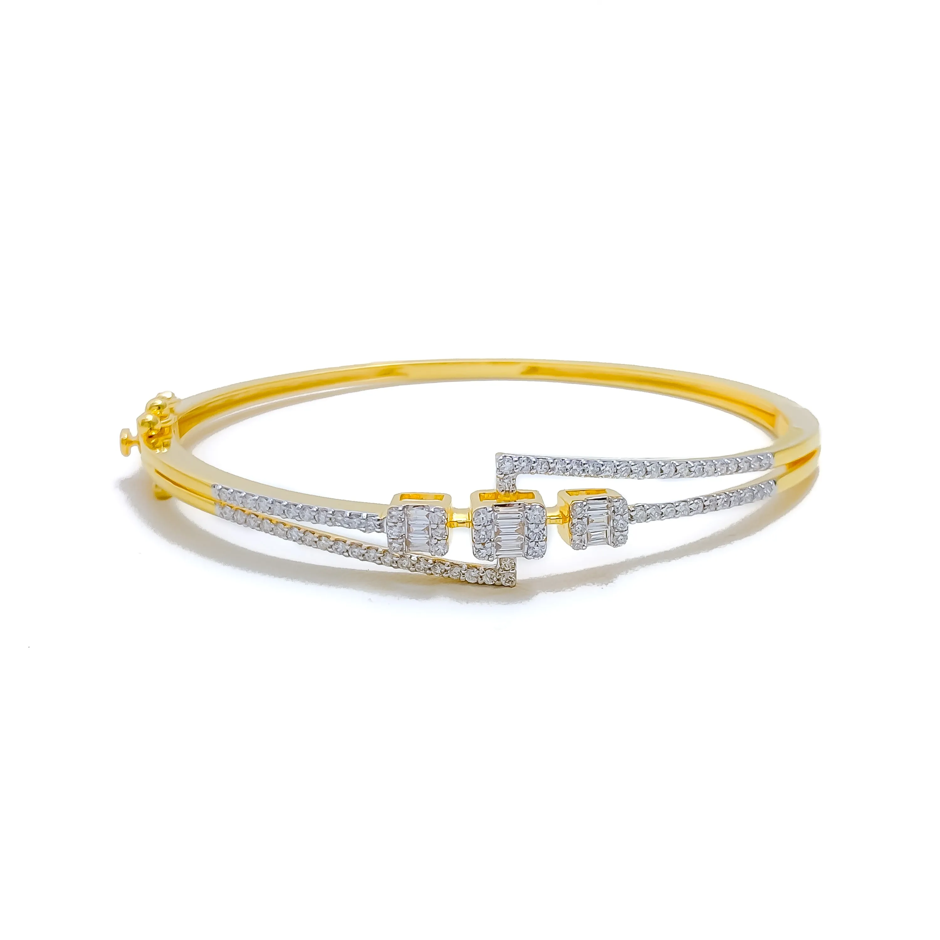 Majestic Glowing Diamond   18k Gold Bangle Bracelet