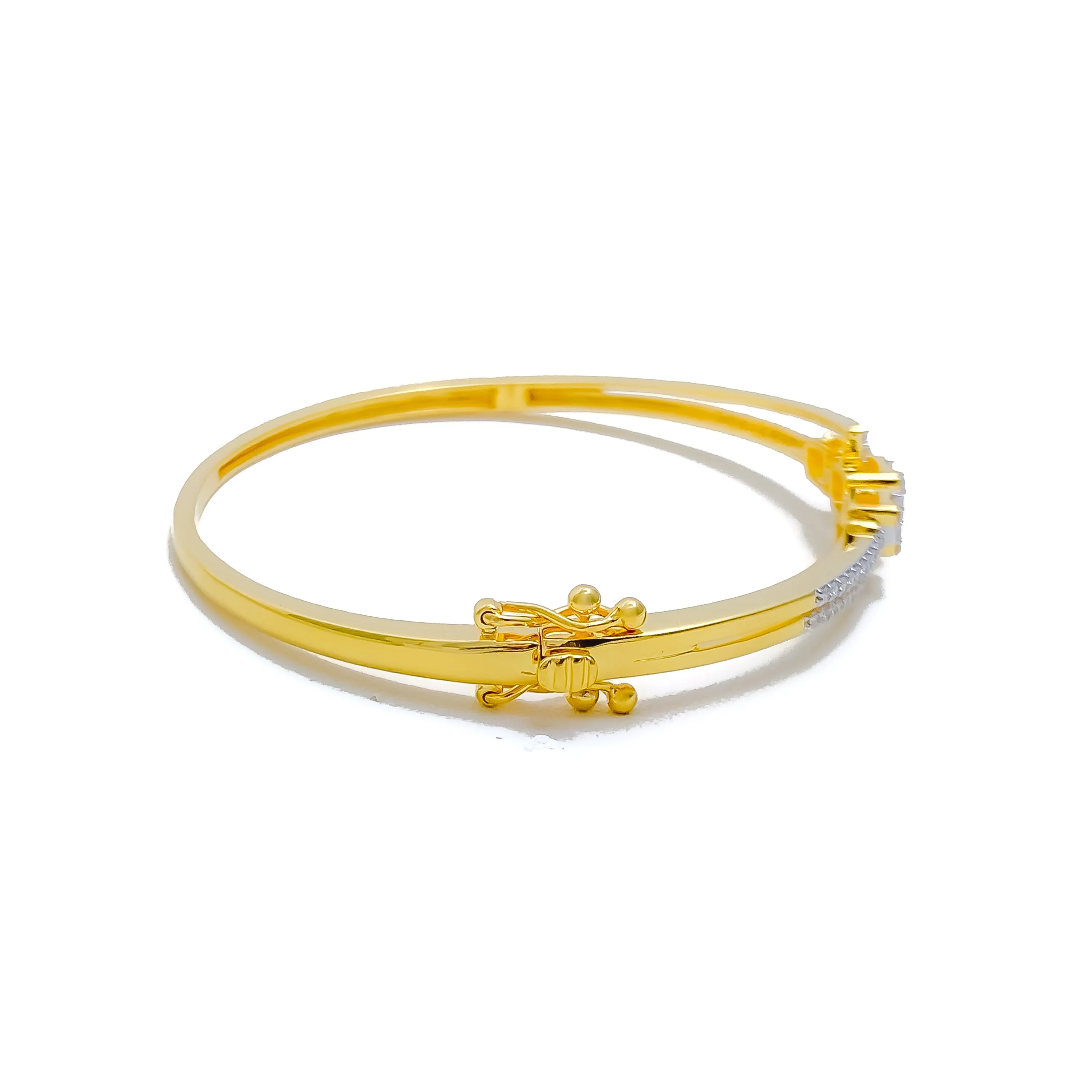 Majestic Glowing Diamond   18k Gold Bangle Bracelet