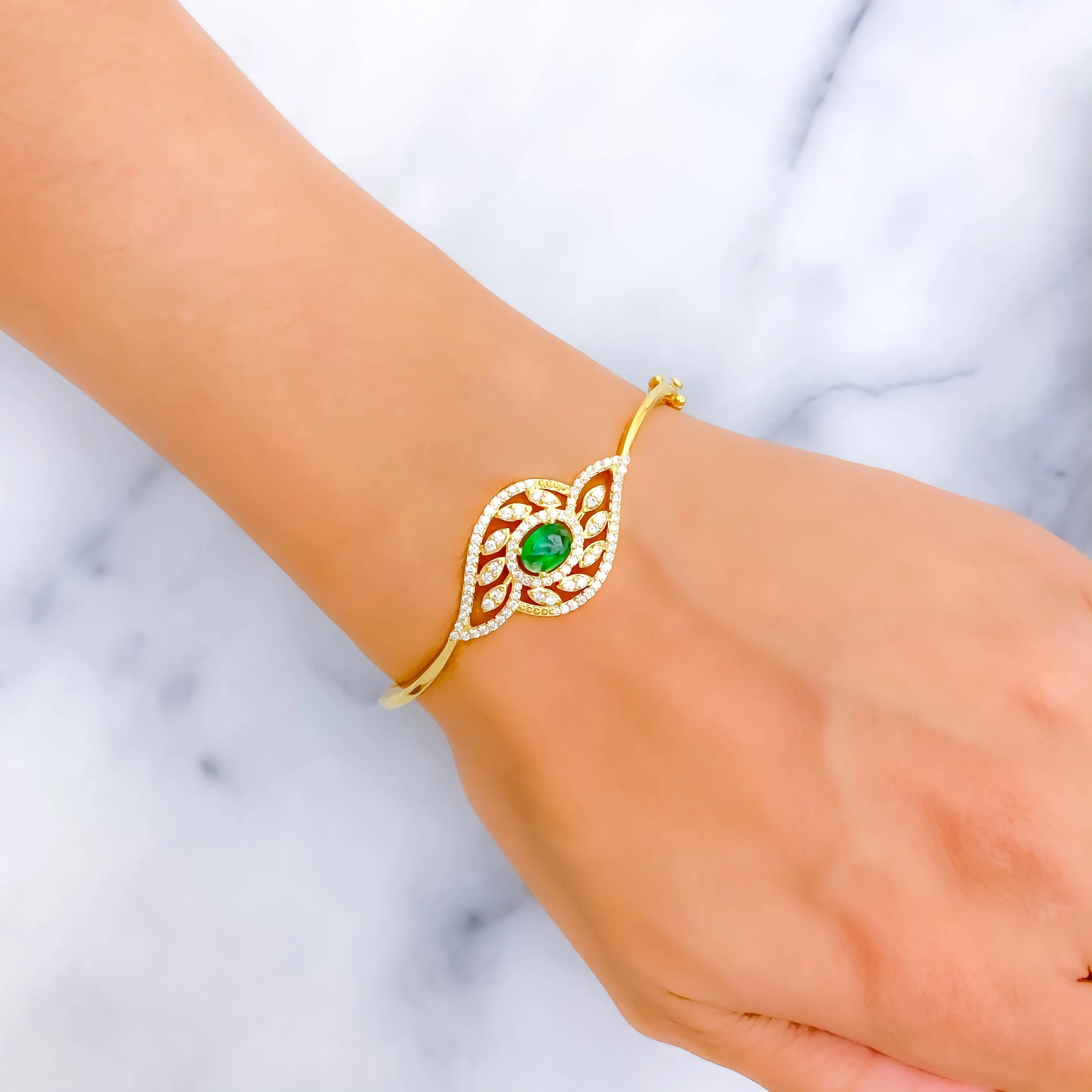 Majestic Leaf Adorned Diamond   18k Gold Bangle Bracelet