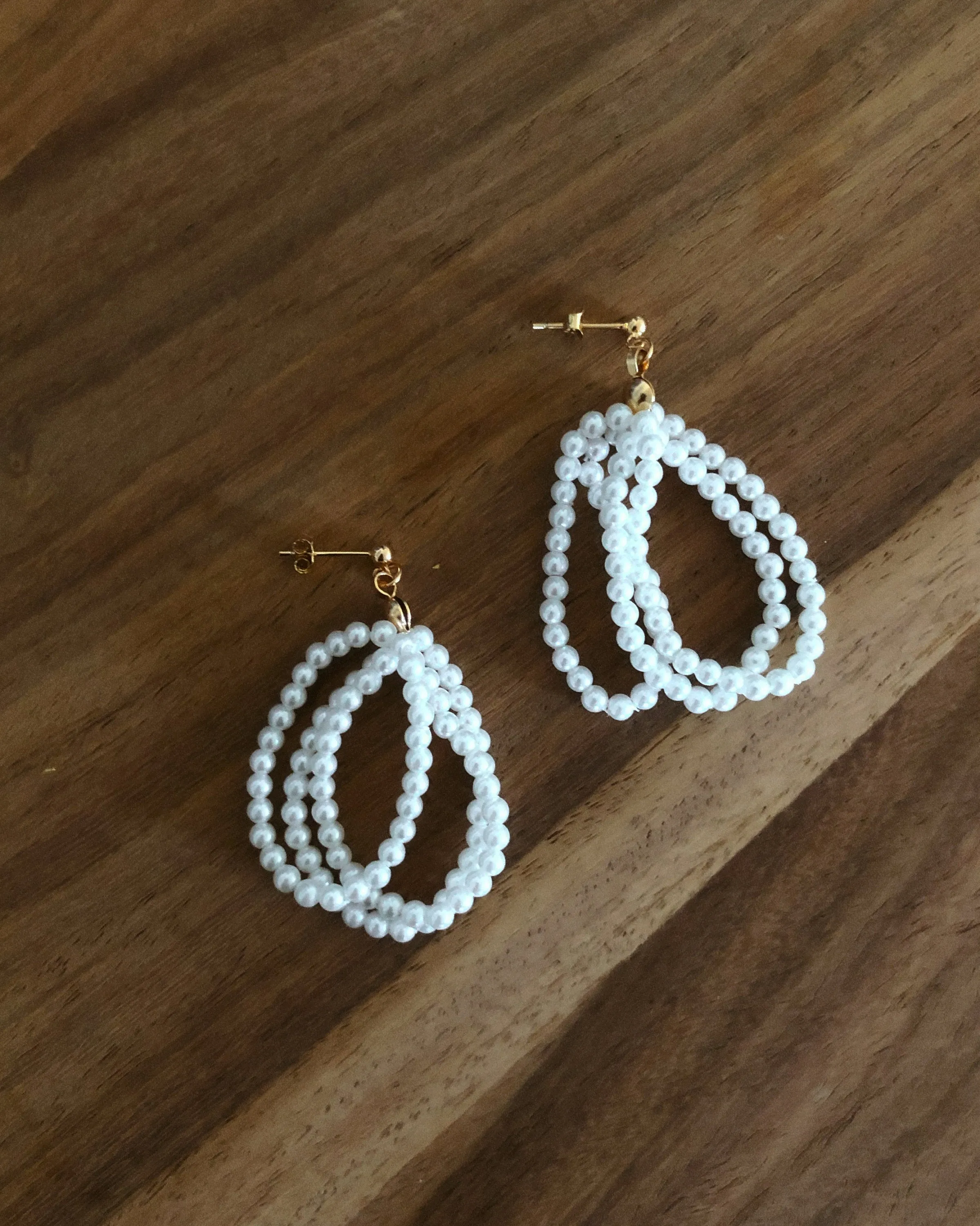 Mini pearl dangle earrings, statement pearl earring, lightweight, drop chain, boho style, wedding pearls,  genuine shell pearls, minimalist
