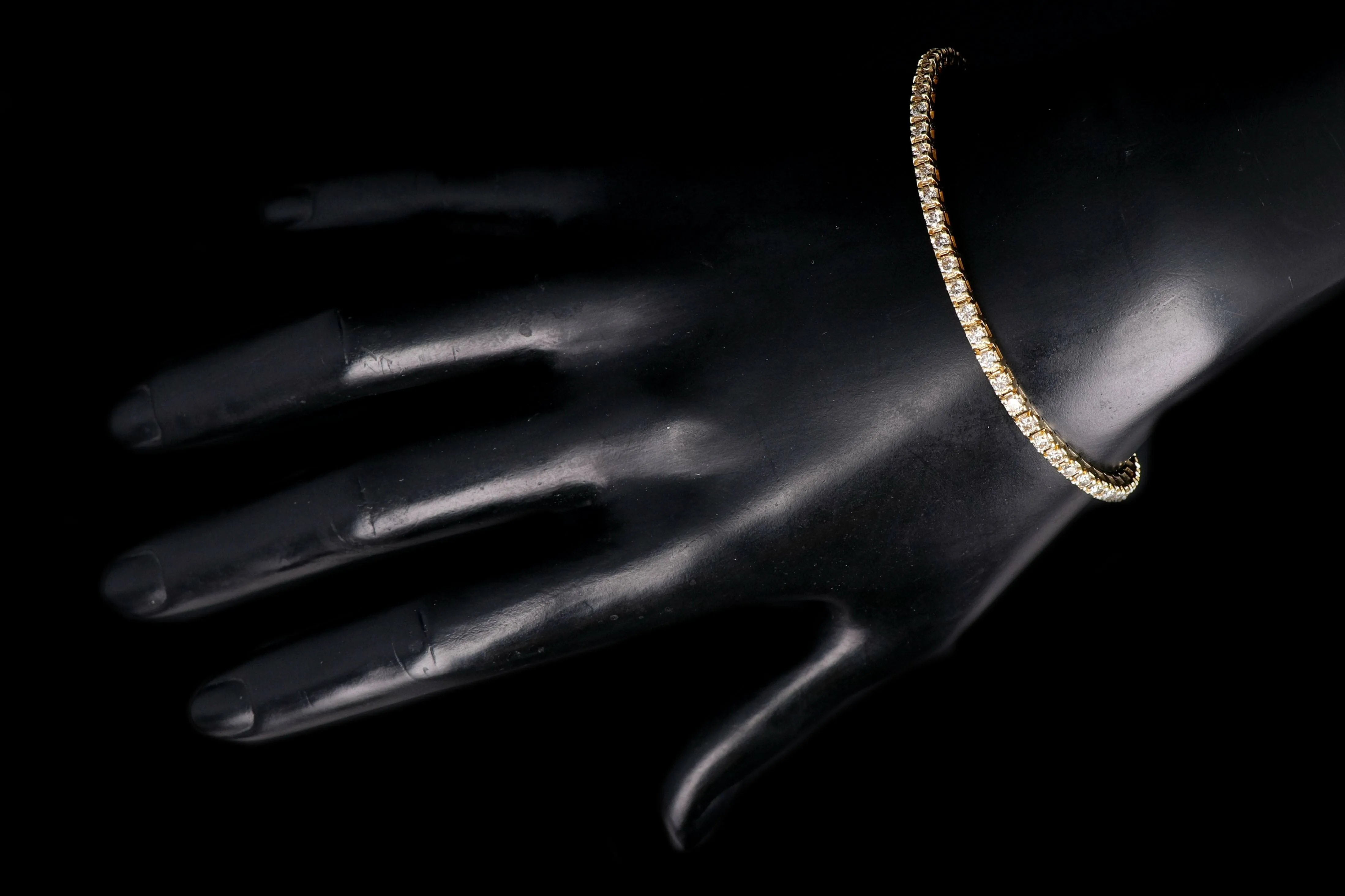 Modern 14K Yellow Gold 2 Carat Round Brilliant Cut Diamond Tennis Bracelet