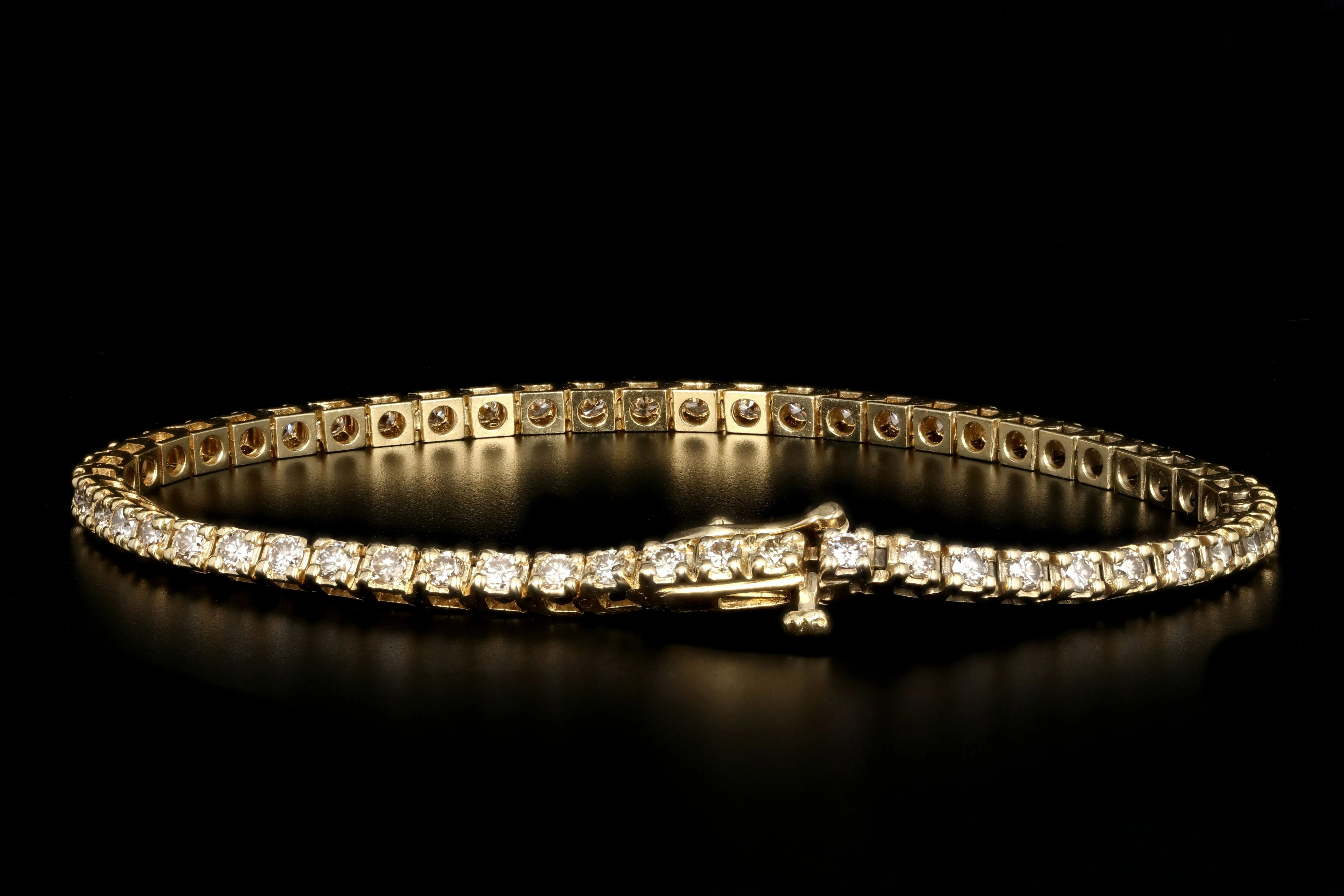 Modern 14K Yellow Gold 2 Carat Round Brilliant Cut Diamond Tennis Bracelet