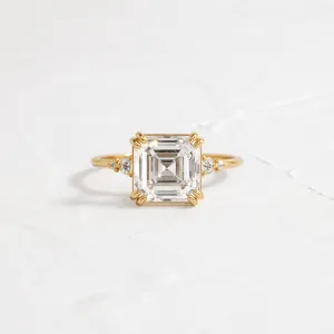 Pictorial Ring, Asscher Cut