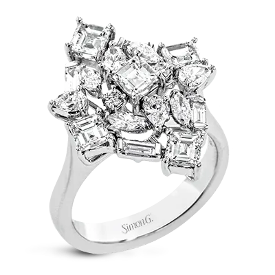 Right Hand Ring in 18k Gold with Diamonds