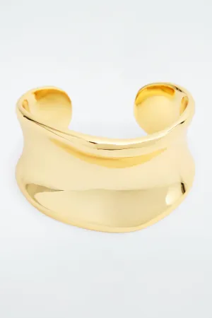 Sculpted cuff
