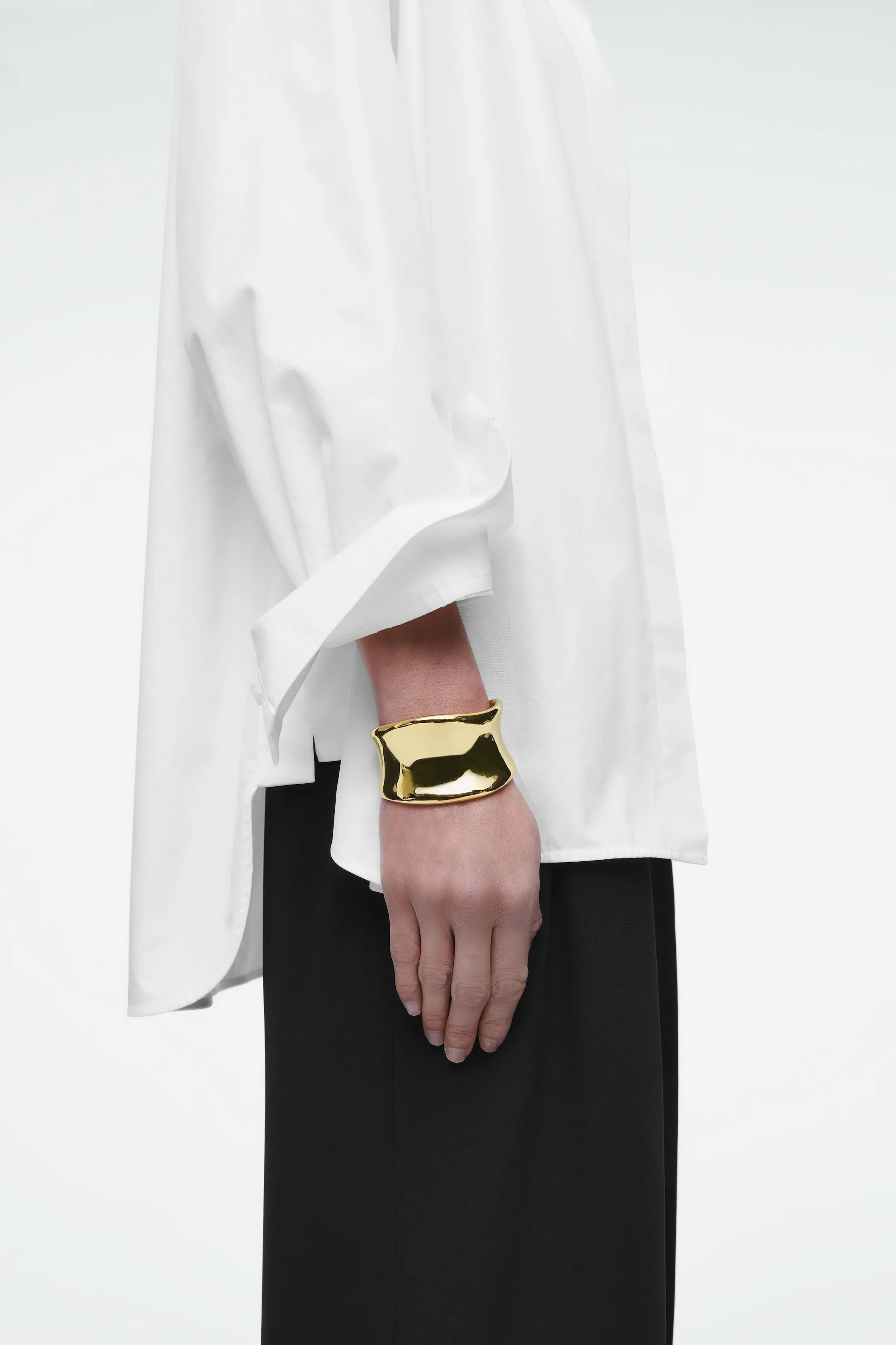 Sculpted cuff
