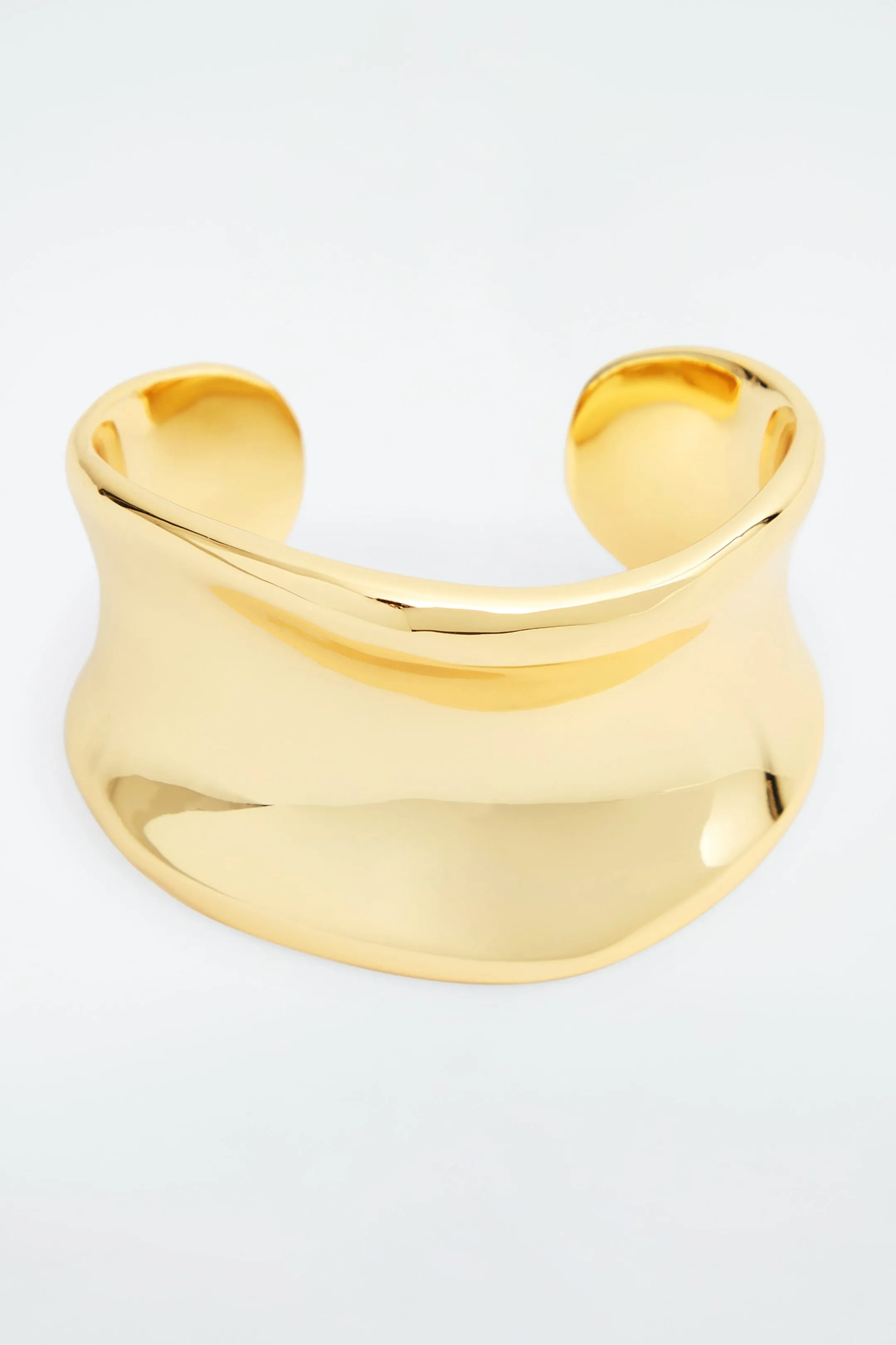 Sculpted cuff
