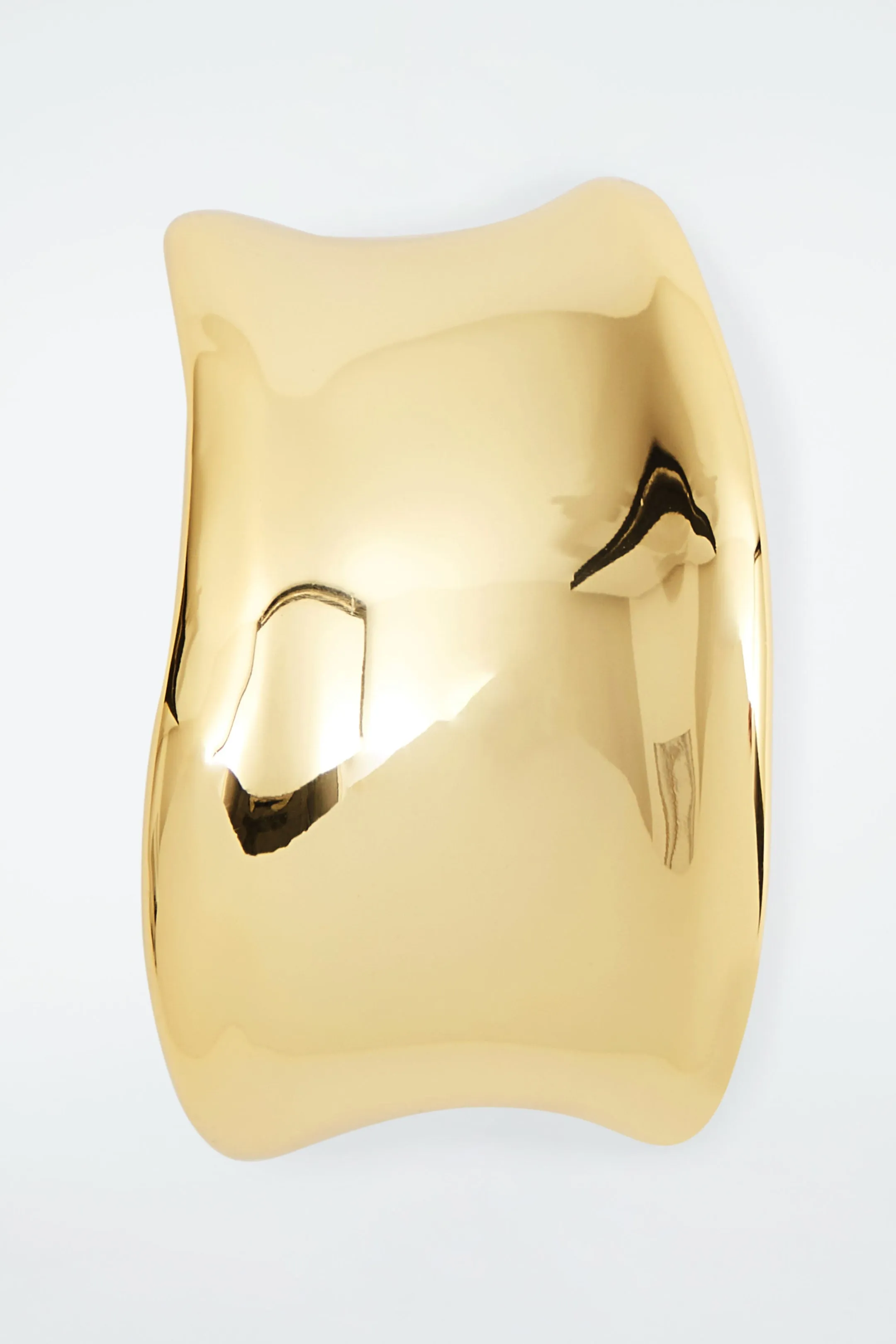 Sculpted cuff