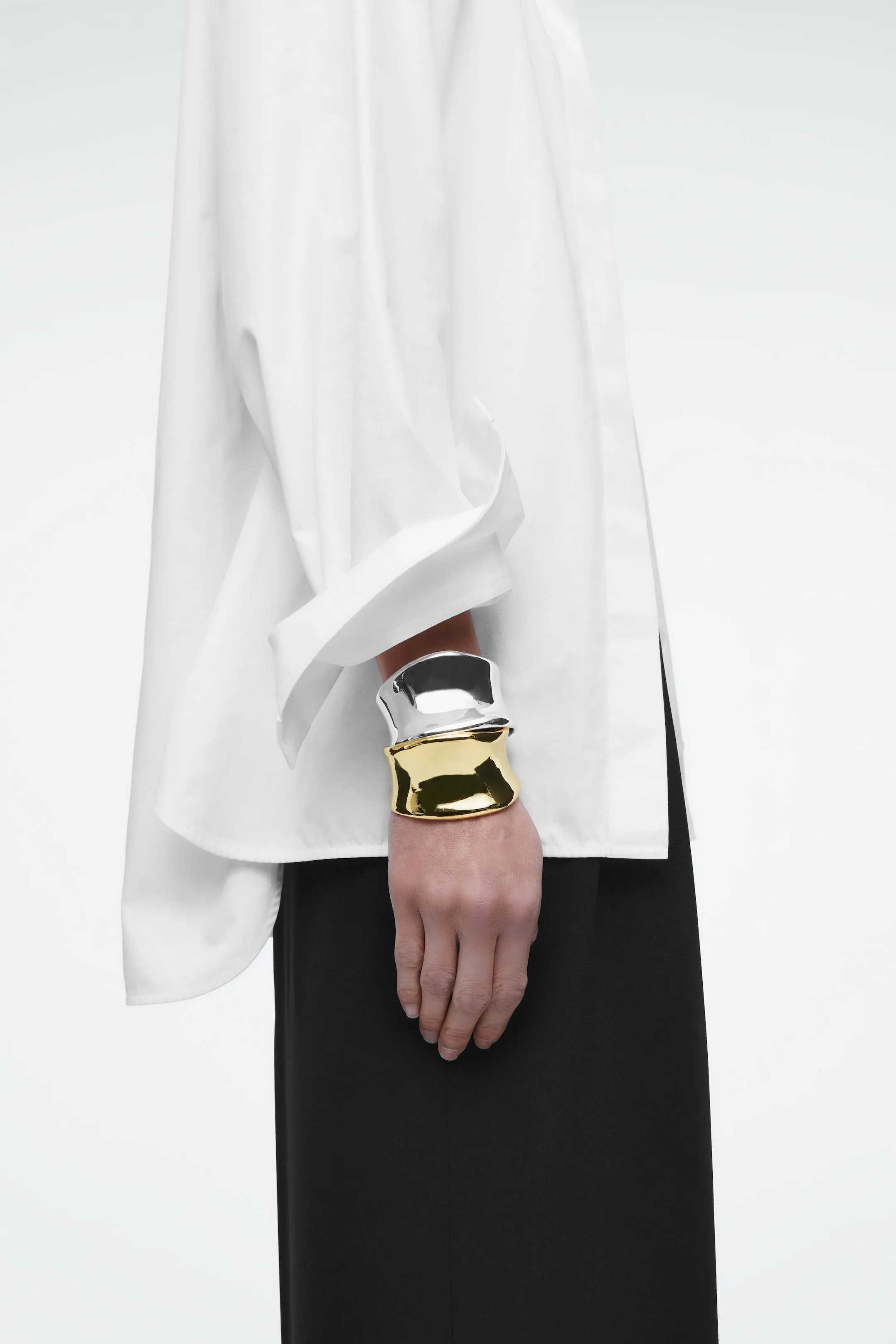Sculpted cuff