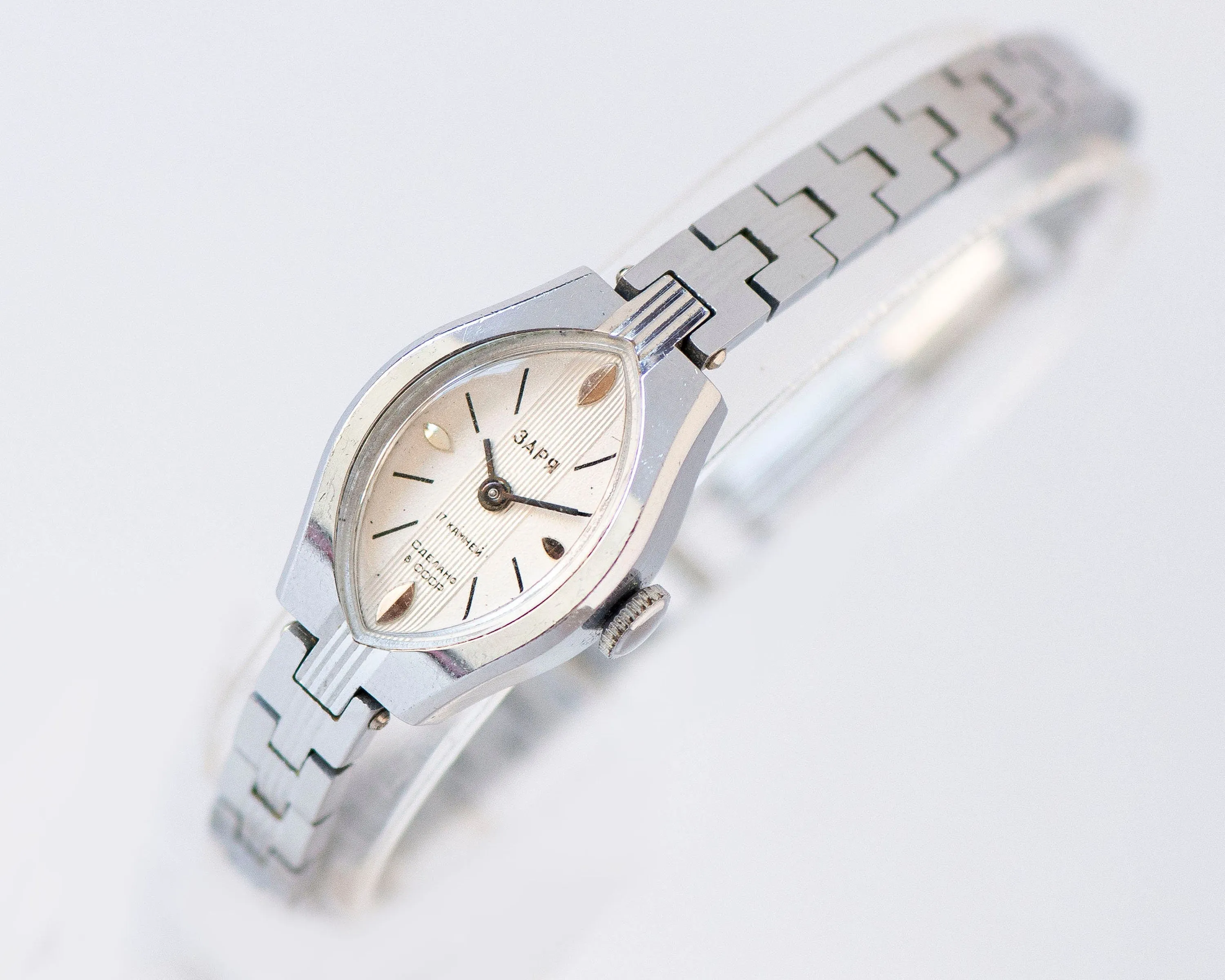 Silver eye cocktail watch bracelet Dawn silver shade case, delicate women wrist watch vintage dainty jewelry gift tiny bangle chic accessory