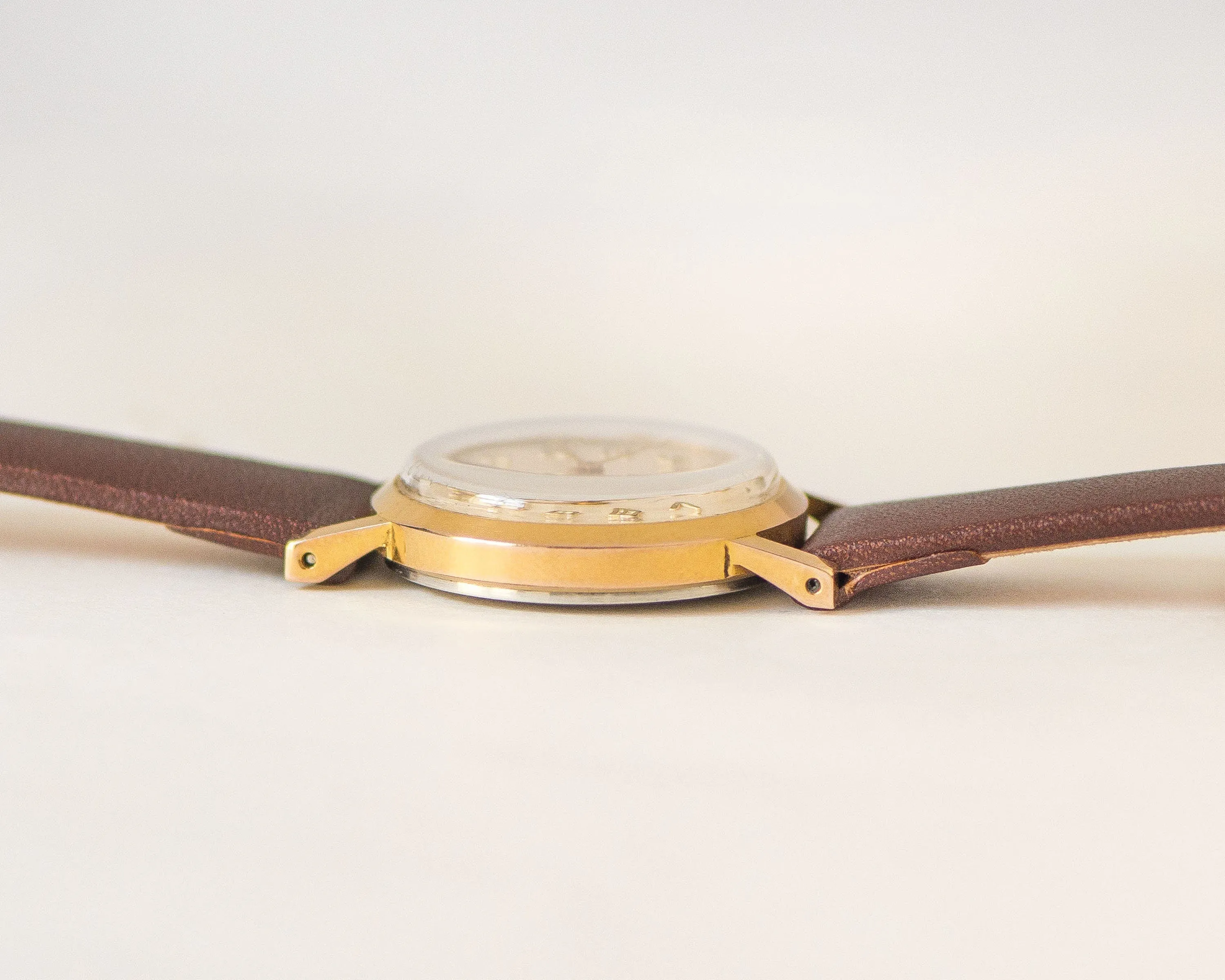 Simple women's watch gold plated Dawn vintage, classic girl's wristwatch shockproof, retro watch for lady gift, new premium leather strap