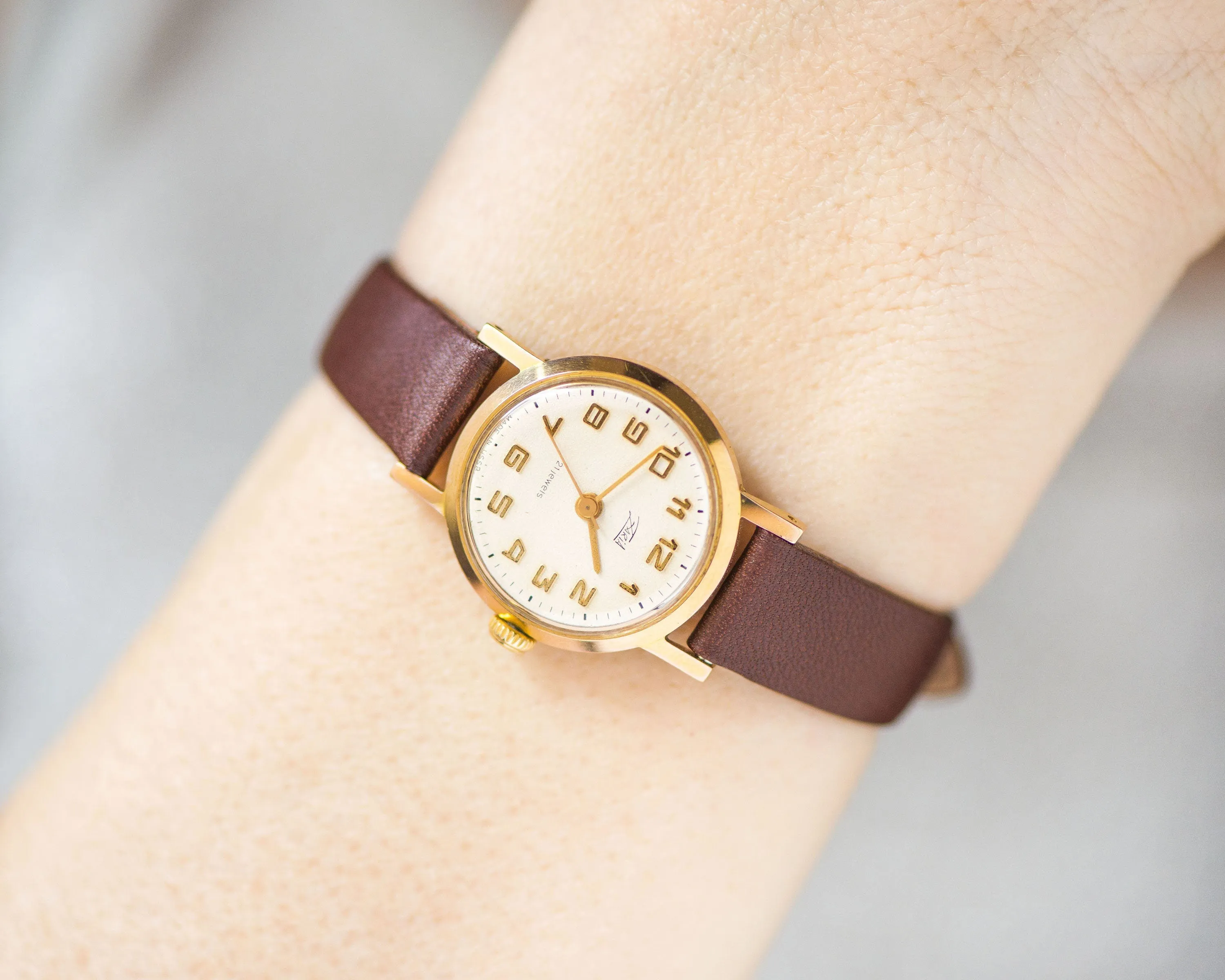 Simple women's watch gold plated Dawn vintage, classic girl's wristwatch shockproof, retro watch for lady gift, new premium leather strap