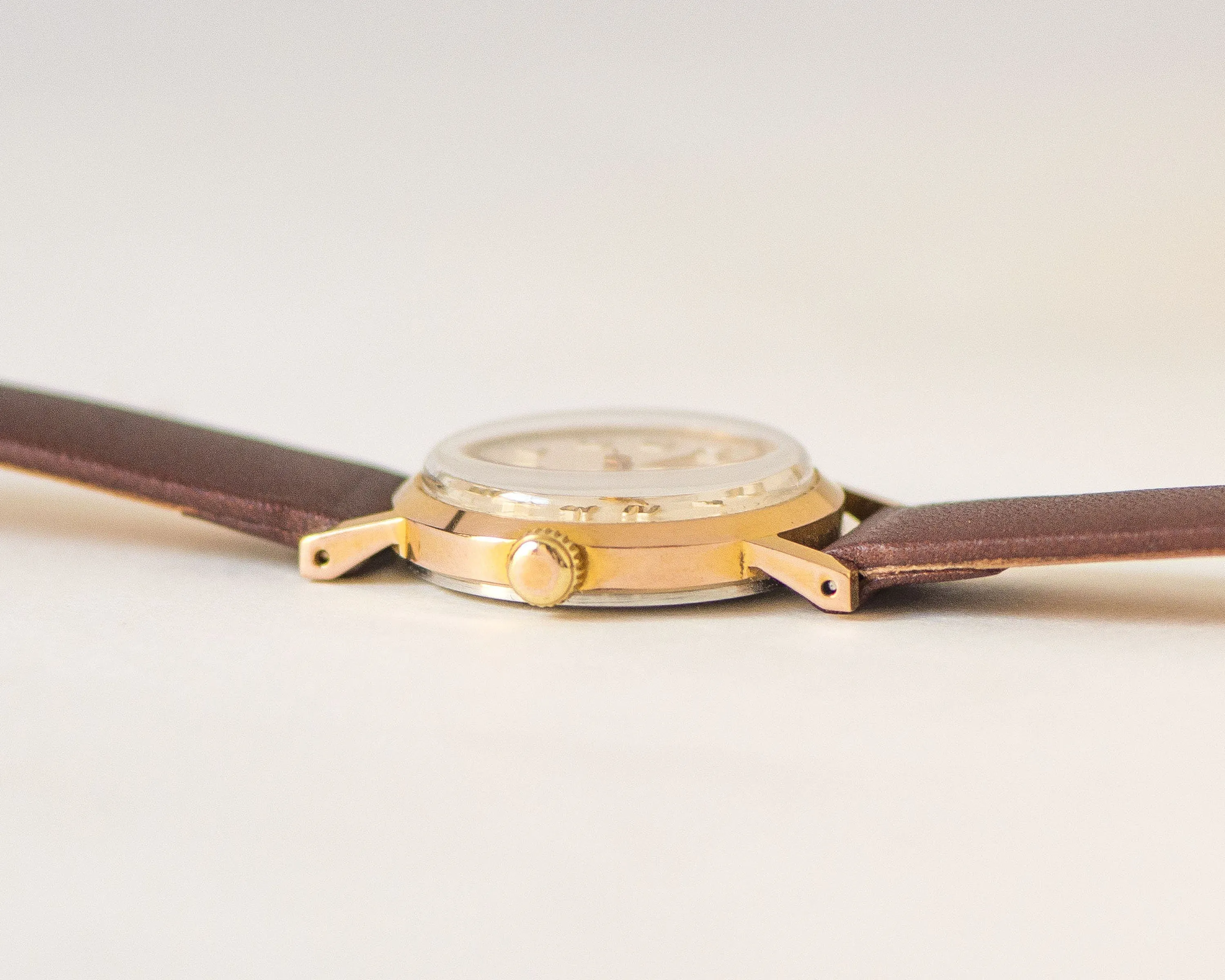 Simple women's watch gold plated Dawn vintage, classic girl's wristwatch shockproof, retro watch for lady gift, new premium leather strap