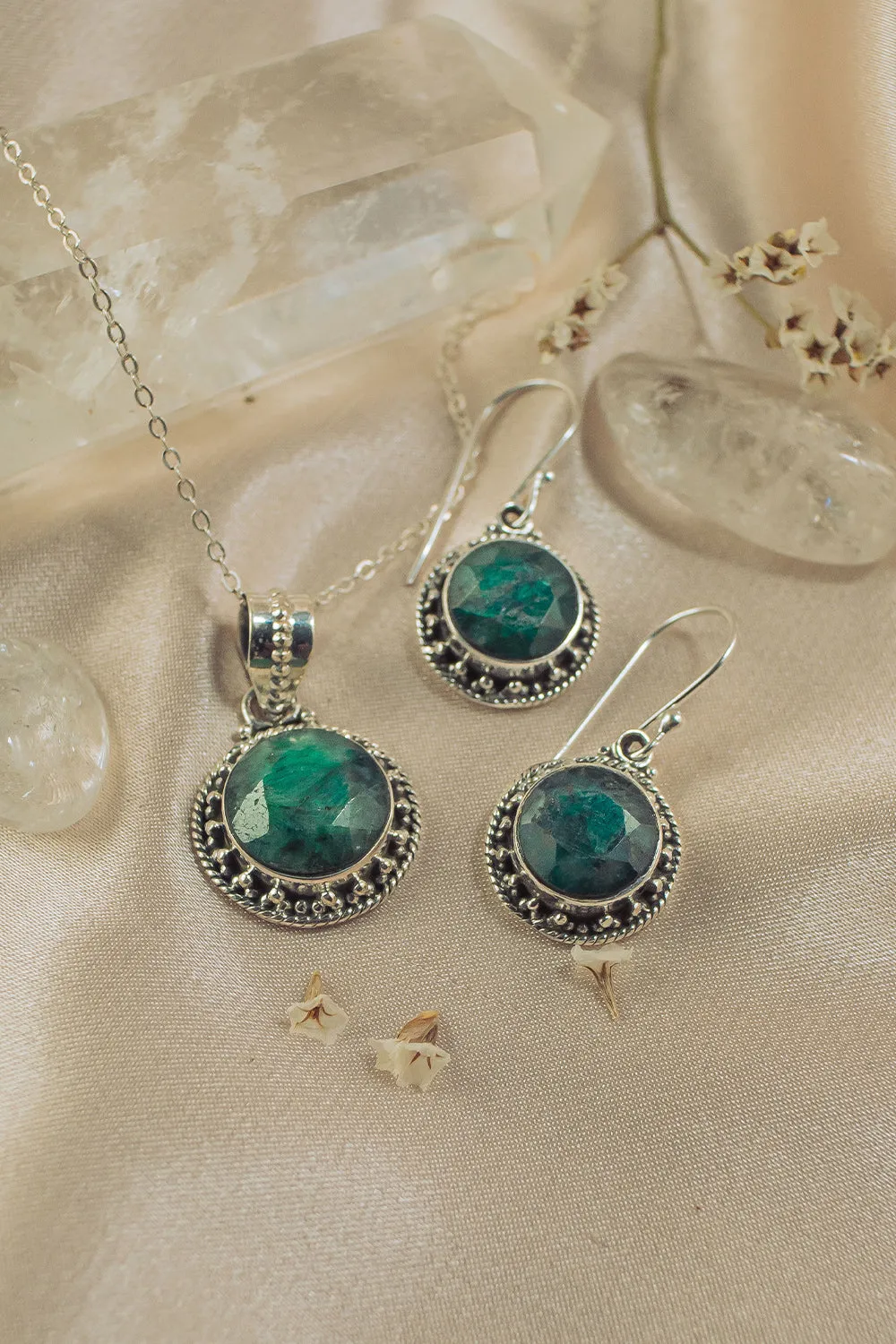 Sivalya Raw Emerald Silver Necklace and Earrings Jewelry Set - Aurora