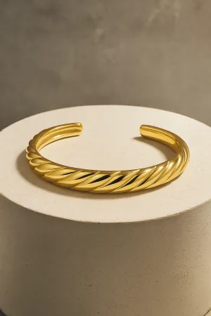 Speira Gold Cuff, Medium