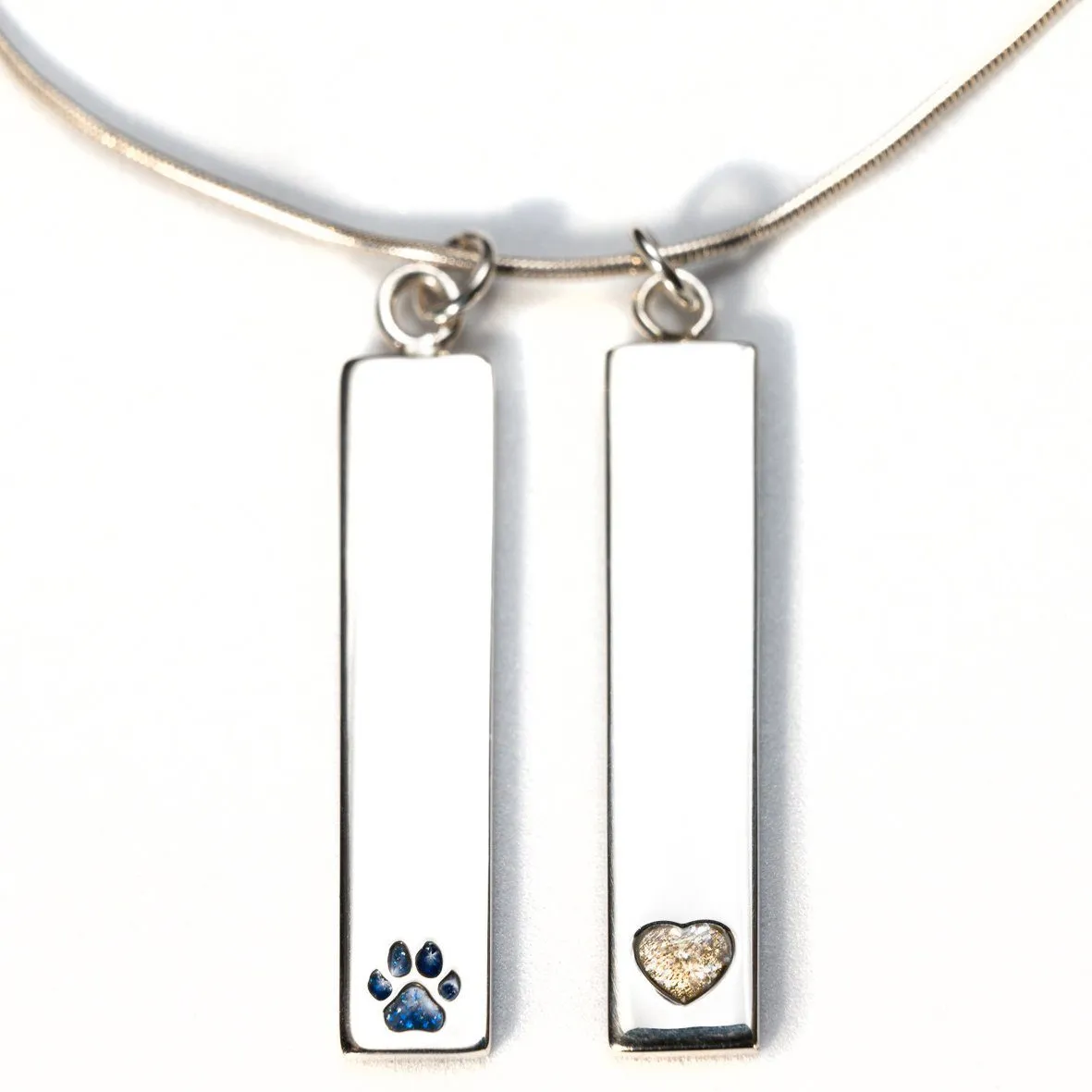 Sterling Silver Bar Pendant Necklace with Pawprint Everence Inlay