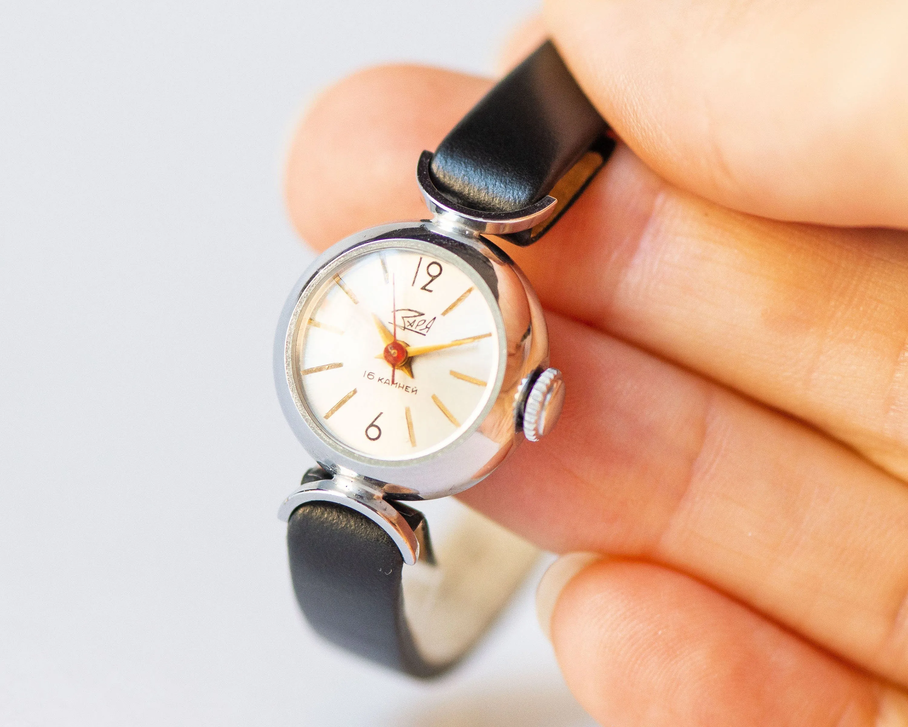 Unused crescent trim case wristwatch for women Dawn, NOS limited edition women retro watch silver shade vintage, new premium leather strap