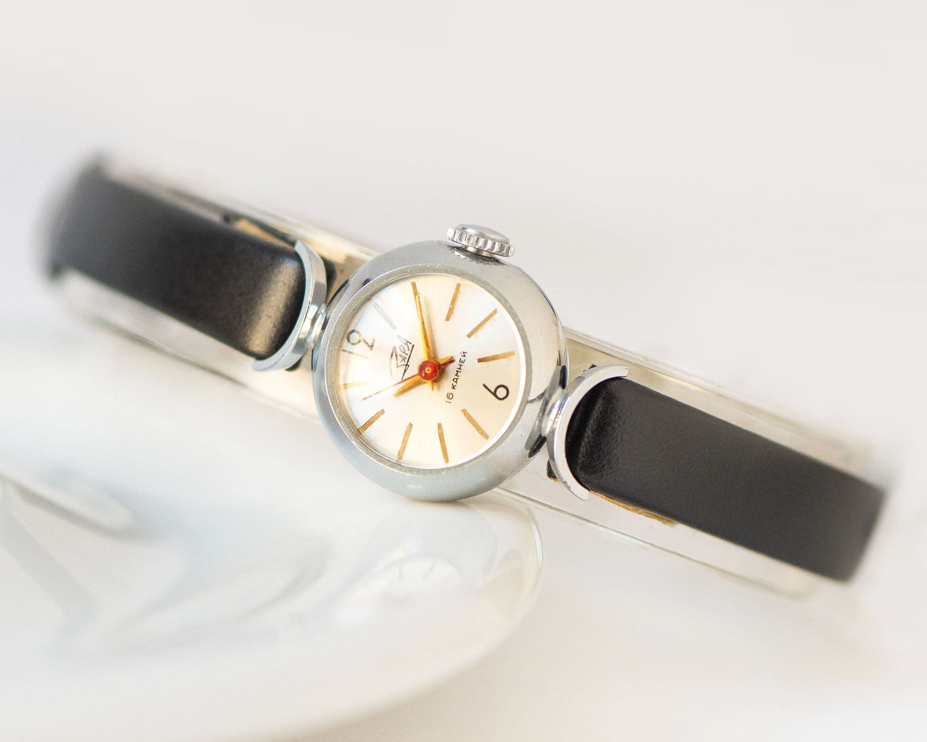 Unused crescent trim case wristwatch for women Dawn, NOS limited edition women retro watch silver shade vintage, new premium leather strap
