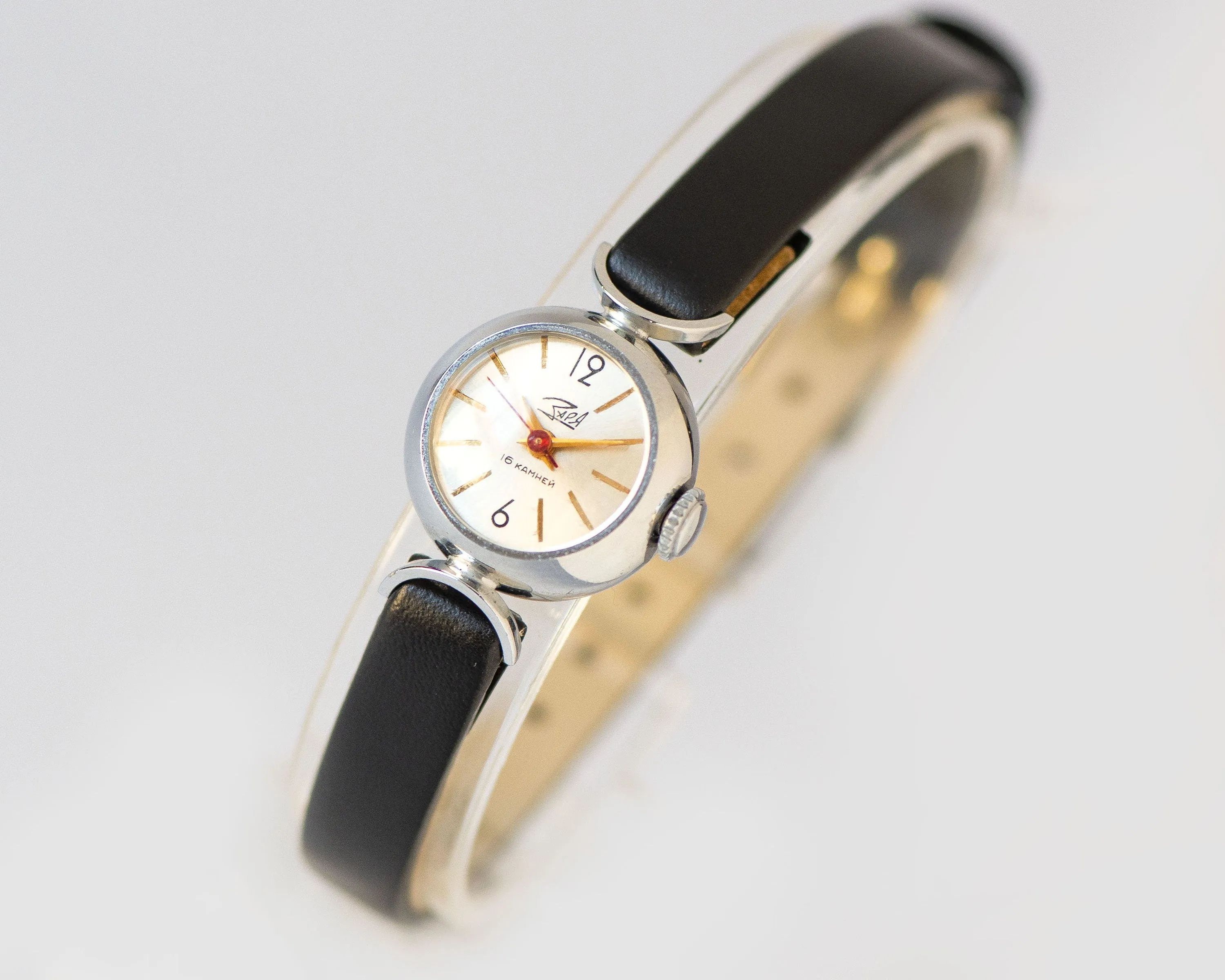 Unused crescent trim case wristwatch for women Dawn, NOS limited edition women retro watch silver shade vintage, new premium leather strap
