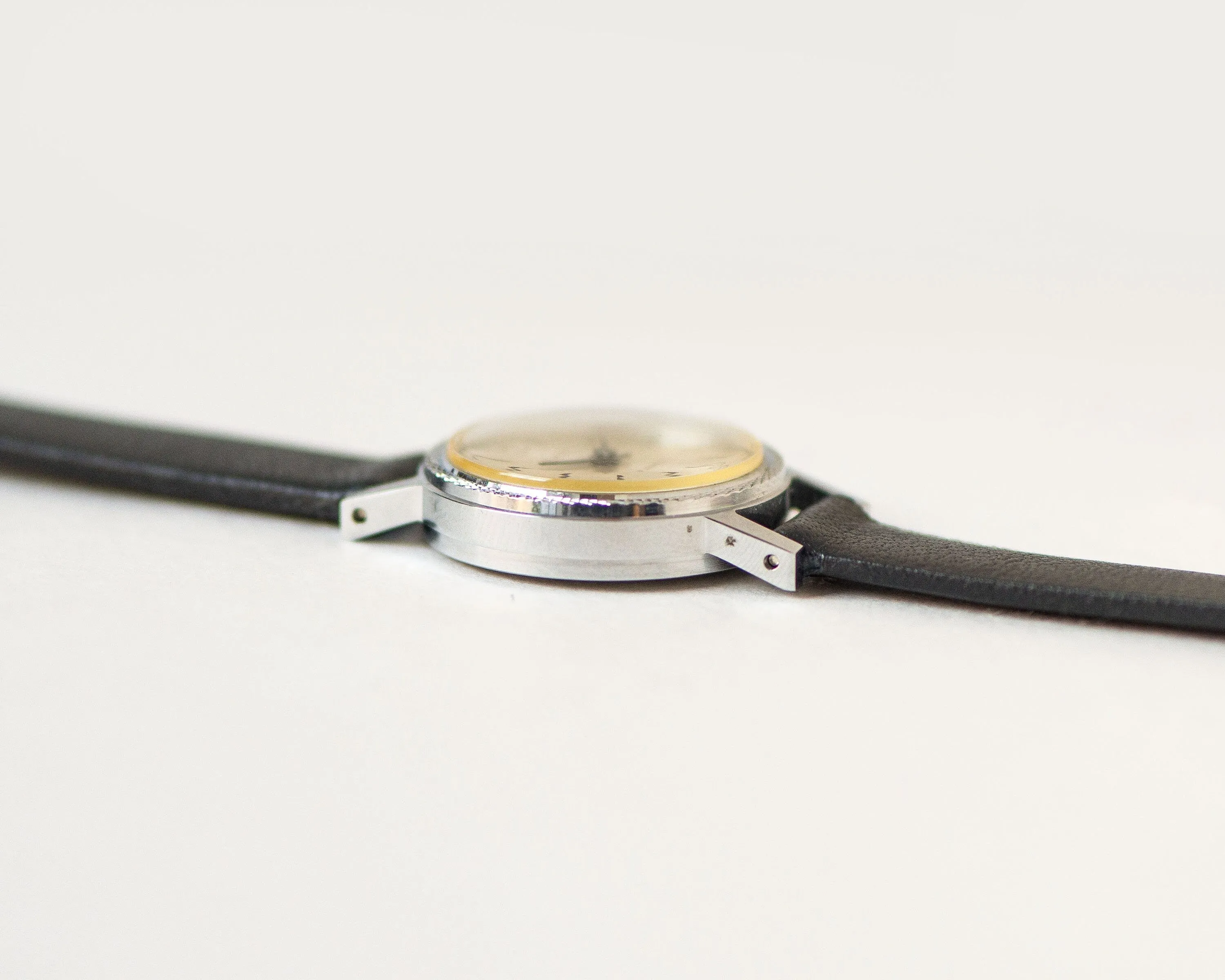 Unused women watch Glory silver shade, classic minimalist lady watch, NOS women wristwatch small, round case watch, new premium leather band