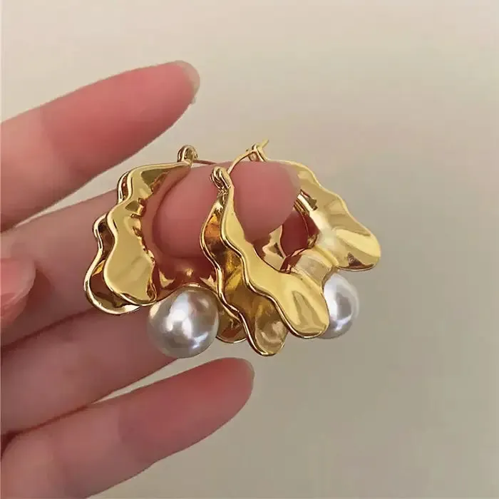 Vintage Pearl Wavy Earrings for Unique Style and Elegance