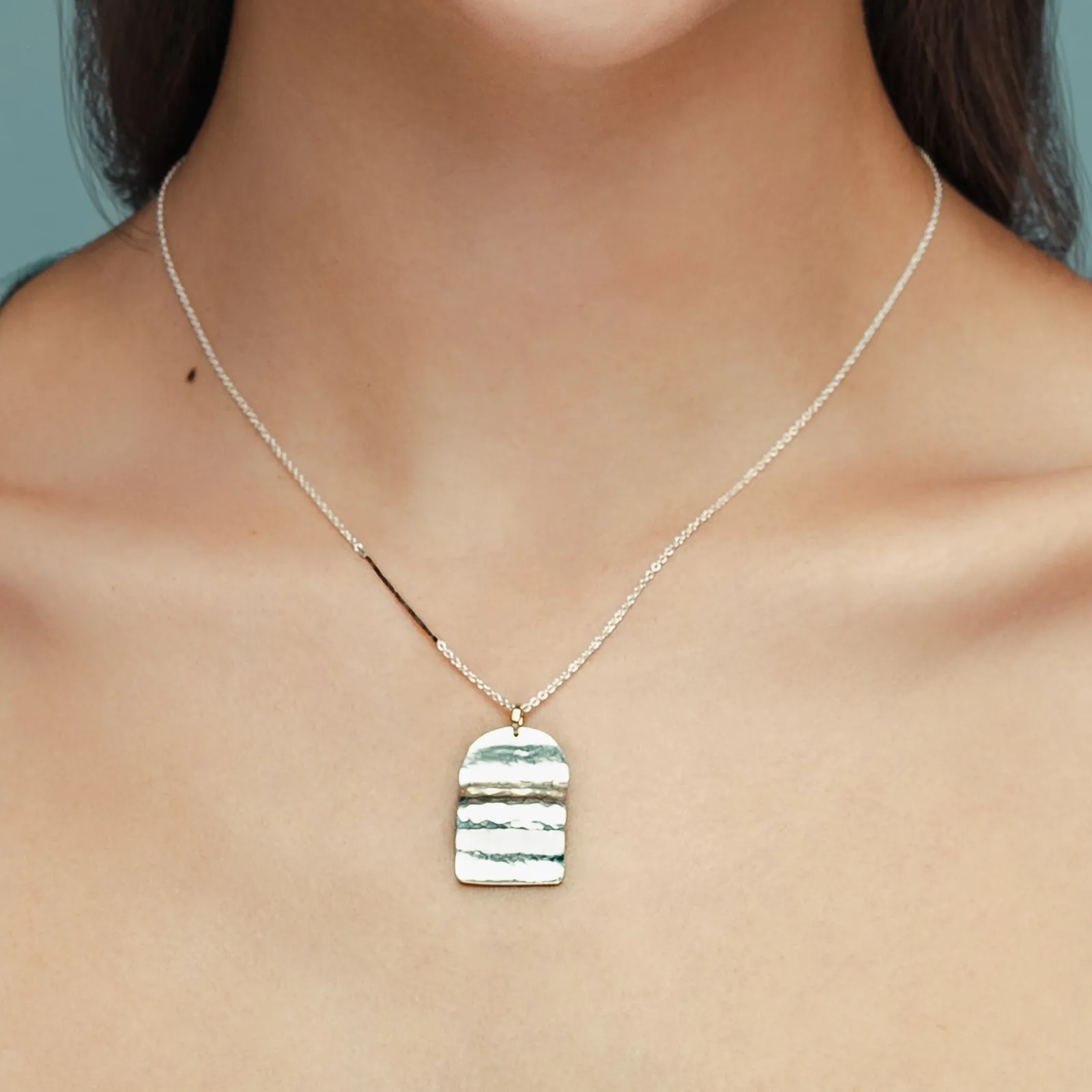 WAVE ARCH TWO TONE NECKLACE